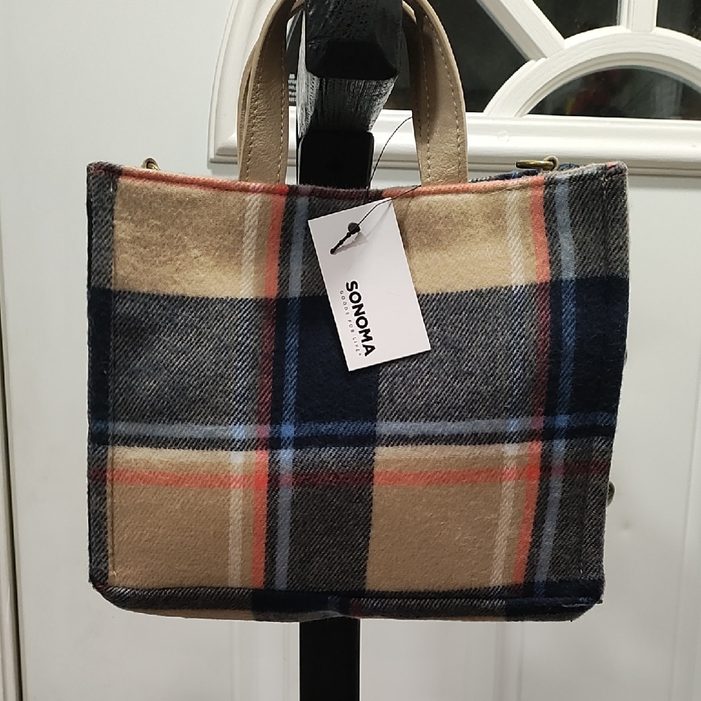 Sonoma Checkered Tote Bag in Tan and Navy